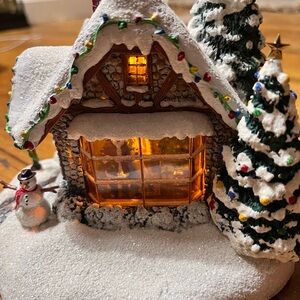 Thomas Kinkade Stillwater Cottage Christmas Light Up Decor Mommy Kissing Santa